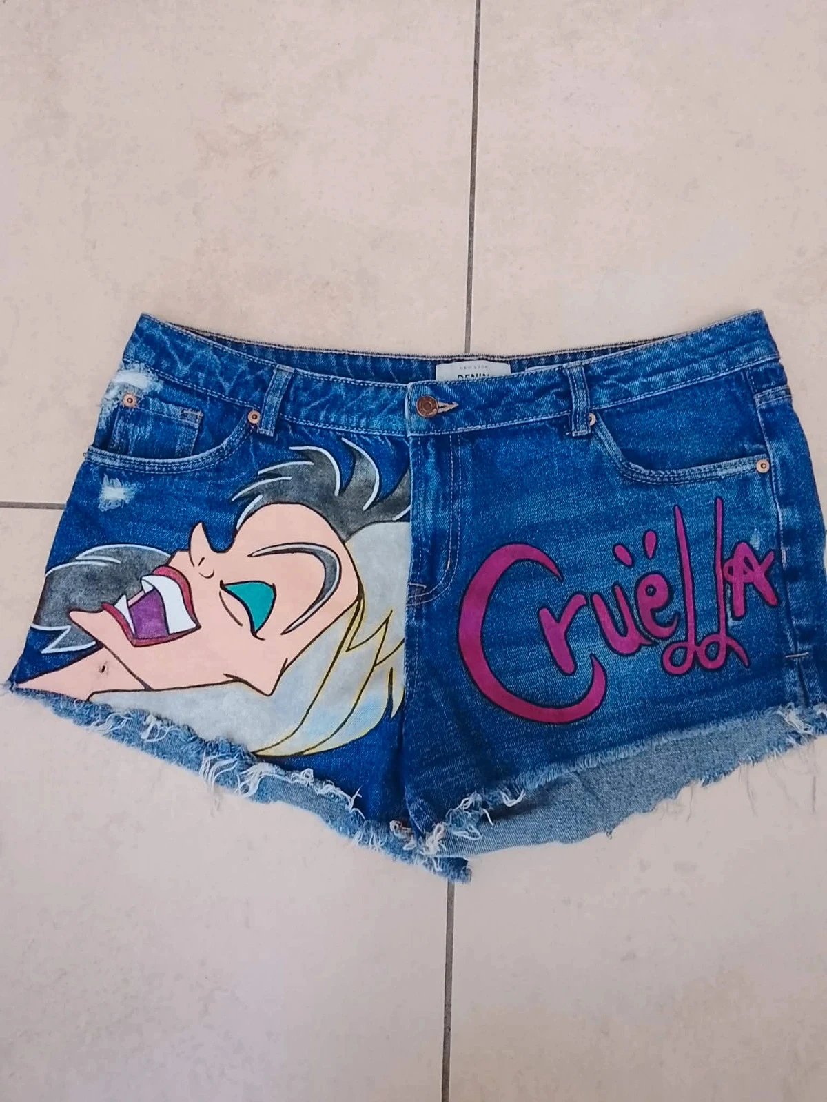 Short " Cruella"
